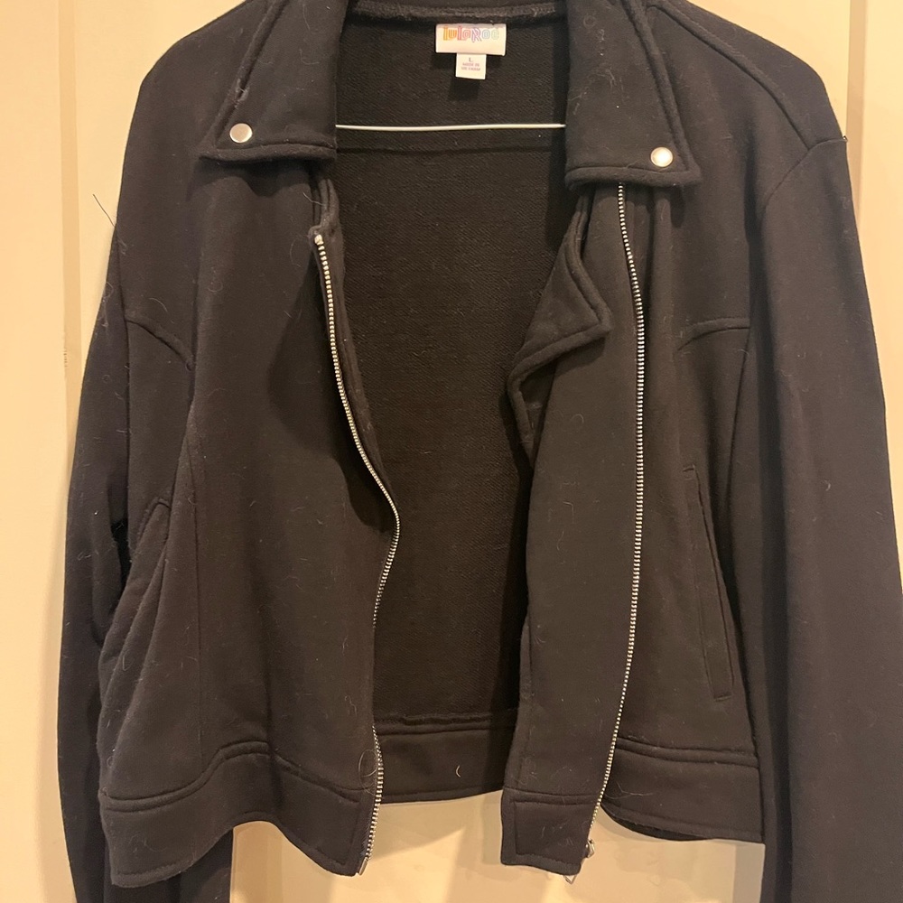 Cute moto jacket! Soft fabric and great stretch!